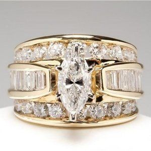 *NEW 18K Yellow Gold Rhombus Baguette Diamond Ring